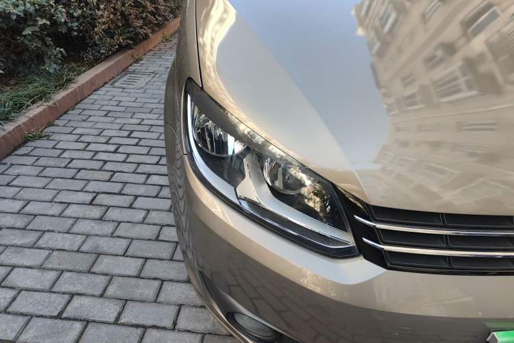 Used Volkswagen Touran 2015 1.4T DSG Comfort Edition 5 Seats Right Front Headlight