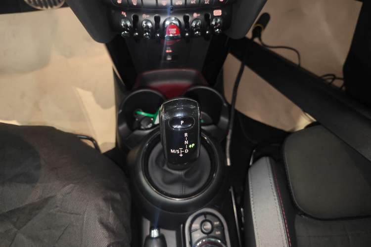 Used MINI JCW 2023 2.0T JOHN COOPER WORKS Pat Moss Commemorative Edition Gear Lever