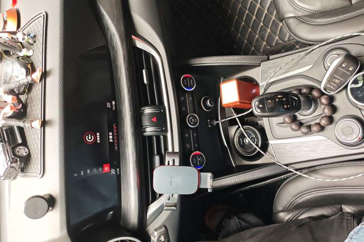 Used Alfa Romeo Stelvio 2017 2.0T 200HP Luxury Edition Audio And AC Panel