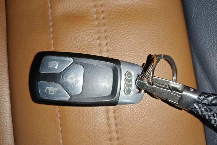 Used Audi Q5L 2020 45 TFSI Prestige Fashion Model Vehicle Key