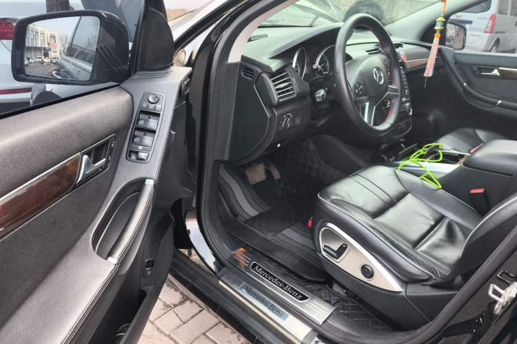Used Mercedes-Benz R-Class 2011 R 350 L 4MATIC
