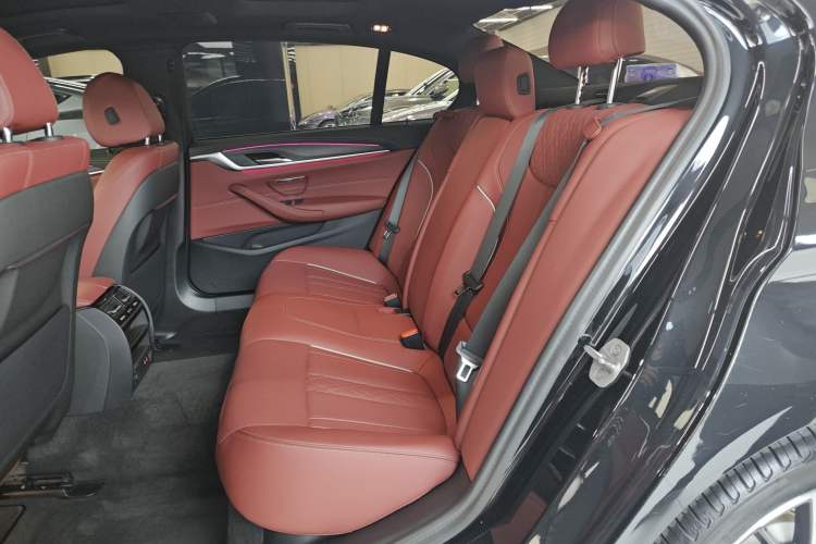 Used BMW 5 Series 2023 530Li Leading Model M Sport Package Left Rear Seat