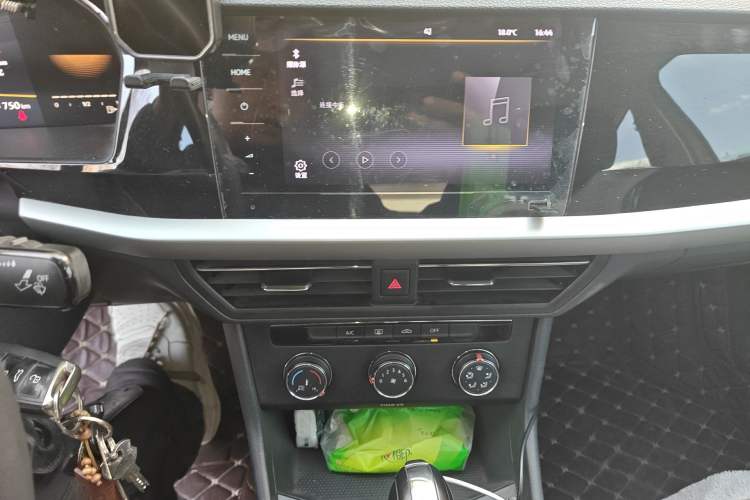 Used Volkswagen Lavida 2021 1.5L Automatic Comfort Edition Audio And AC Panel