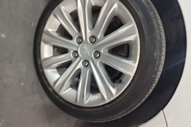 Used Cadillac ATS-L 2017 28T Tech Edition Right Front Wheel Hub