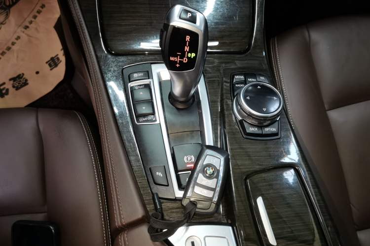 Used BMW 5 Series 2014 525Li Luxury Design Package
