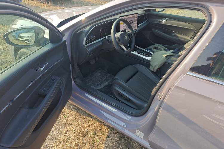 Used Volkswagen Passat 2025 Pro 380TSI Dragon Supreme Edition
