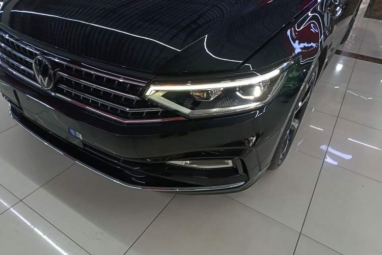 Used Volkswagen Magotan 2023 2 Million Units Limited Edition 330TSI DSG Leading Version Left Front Headlight