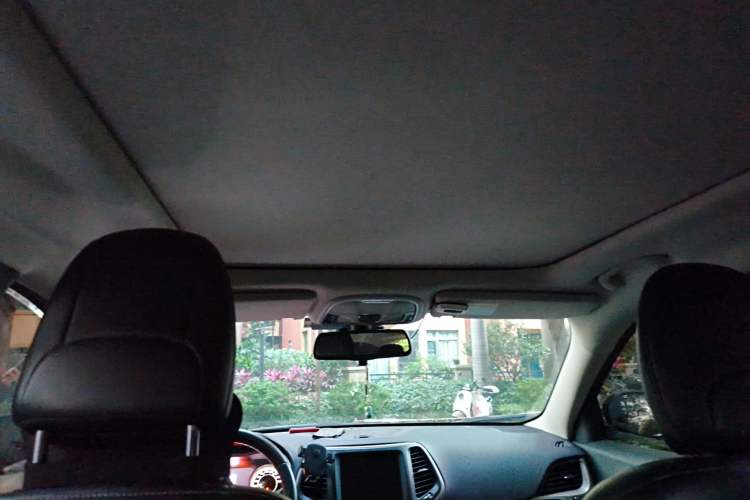 Used Jeep Cherokee 2017 2.0L Superior Edition
