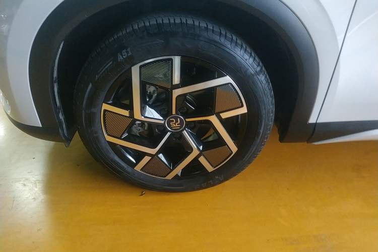 Used BYD Yuan PLUS 2024 Honor Edition 510KM Beyond Model Left Front Wheel Hub