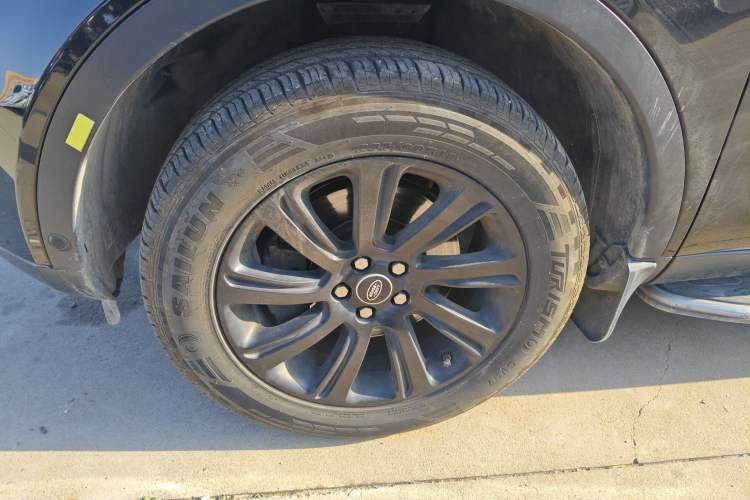 Used Land Rover Discovery Sport 2018 240 PS SE Version Left Front Wheel Hub