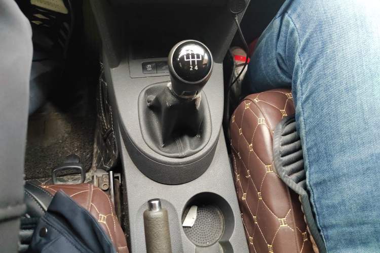 Used Volkswagen Touran 2015 1.4T Manual Fashion Edition 5-Seater Gear Lever