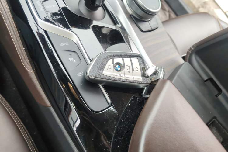 Used BMW 5 Series New Energy 2020 Mileage Upgrade Version 530Le Luxury Package Vehicle Key