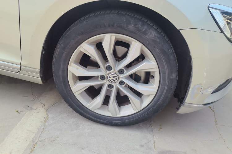 Used Volkswagen Magotan 2018 330TSI DSG Luxury Model Right Front Wheel Hub