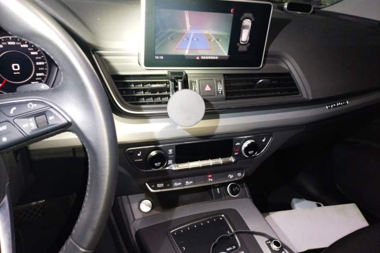 Used Audi Q5L 2018 40 TFSI Prestige Fashion Edition China V Audio And AC Panel