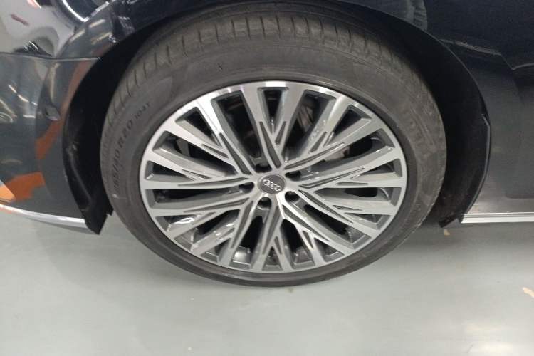 Used Audi A8 2019 Facelifted Plus A8L 50 TFSI quattro Luxury Edition Left Front Wheel Hub