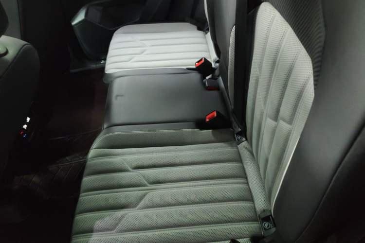 Used Volkswagen Tayron 2024 300TSI Two-Wheel-Drive Luxury Plus Advanced Version