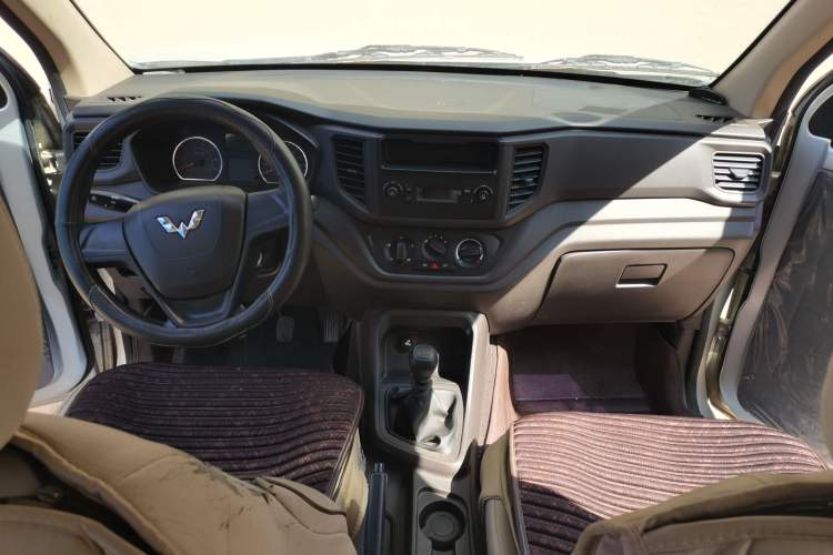 Used Wuling Hongguang V 2019 1.5L Jingqu Version China VI LAR
