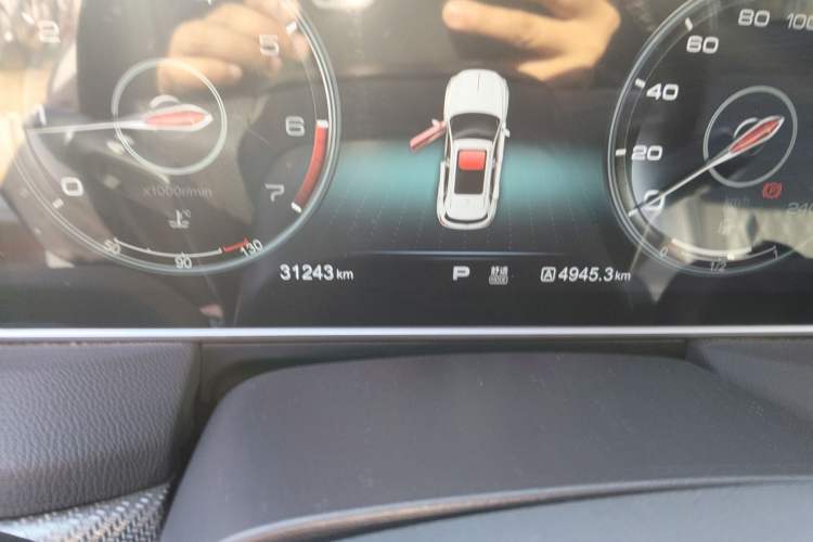 Used Hongqi HS5 2019 2.0T Smart Connect Flagship All-Wheel-Drive Version Odometer Close Up