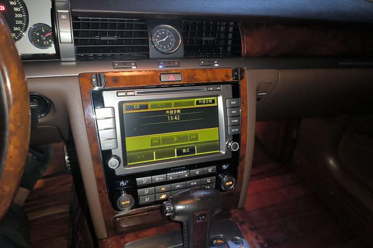 Used Volkswagen Phaeton 2012 3.0L Executive Version
