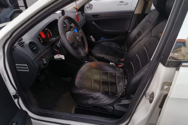 Used Volkswagen Jetta 2015 1.6L Automatic Fashion Model Left Front Seat