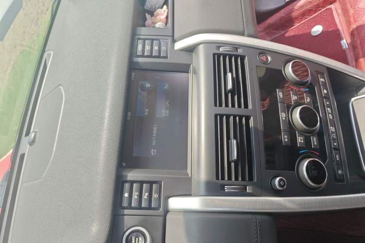 Used Land Rover Discovery Sport 2018 240 PS SE Version
