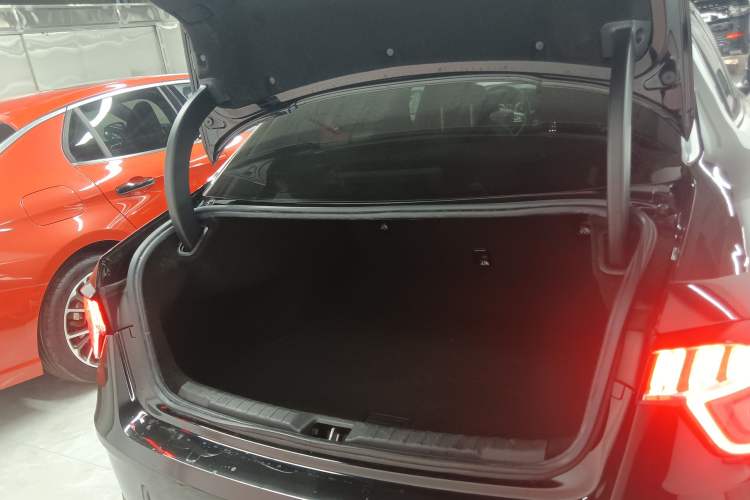 Used Lynk & Co 03 2020 1.5TD DCT JingPro Edition Trunk