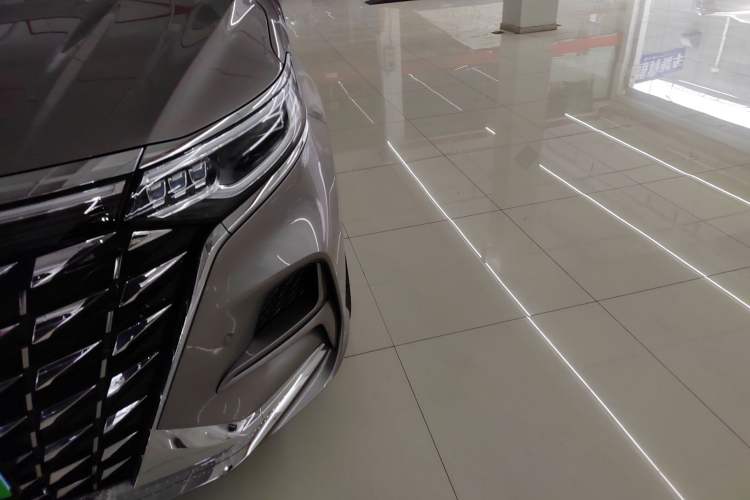 Used Roewe iMAX8 2023 400TGI Comfort Edition