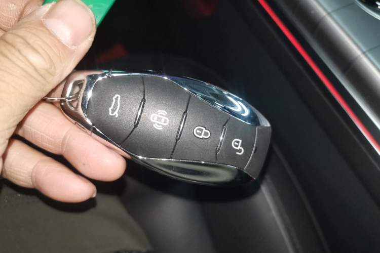 Used Hongqi HS7 PHEV 2024 2.0T PHEV Four-Wheel Drive Flagship Edition 6 Seats
