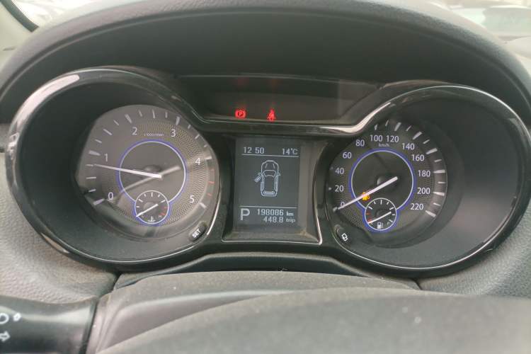 Used JMC Yusheng S350 2013 2.4T Automatic 2WD Diesel Luxury Edition 5 Seats
