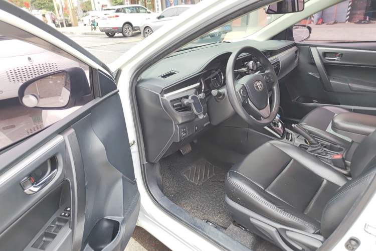 Used Toyota Levin 2016 Dual-Engine 1.8H GS E-CVT Elite Model with Sunroof