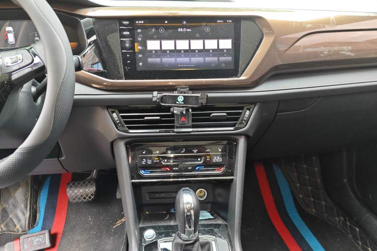 Used Volkswagen Tharu 2022 280TSI Two-Wheel-Drive Luxury Edition Audio And AC Panel