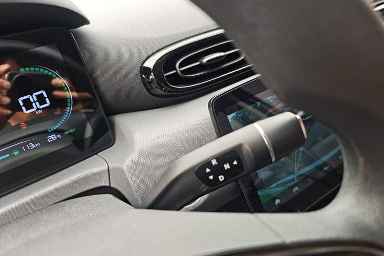 Used Leapmotor T03 2024 310 Comfort Edition Gear Lever