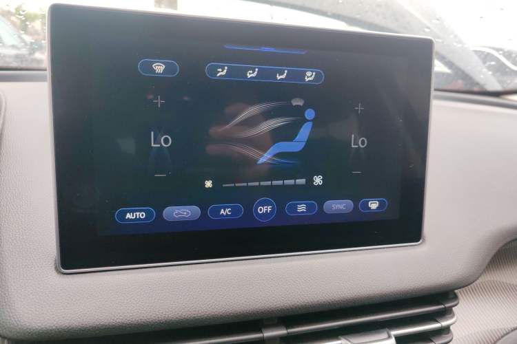 Used Hongqi E-QM5 2021 Charging Version Flagship Edition Audio And AC Panel