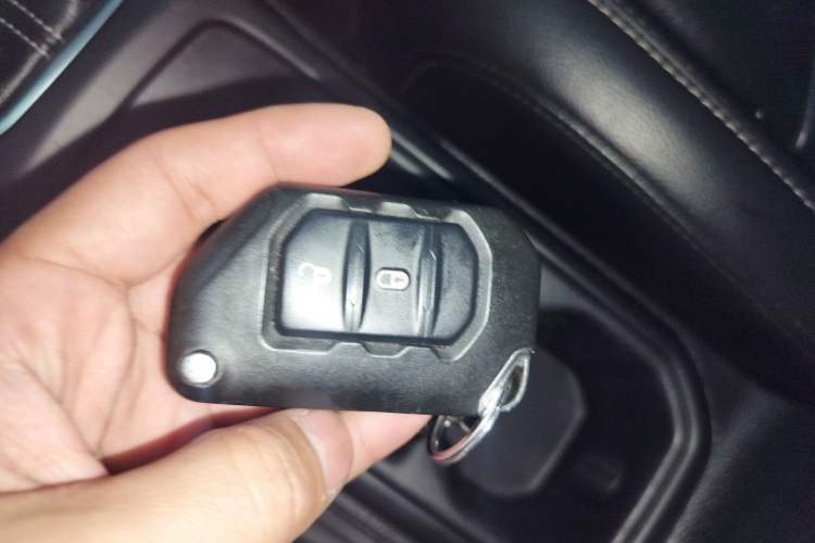 Used Jeep Wrangler 2019 2.0T Sahara Four-Door Version China VI Emission Standard Vehicle Key