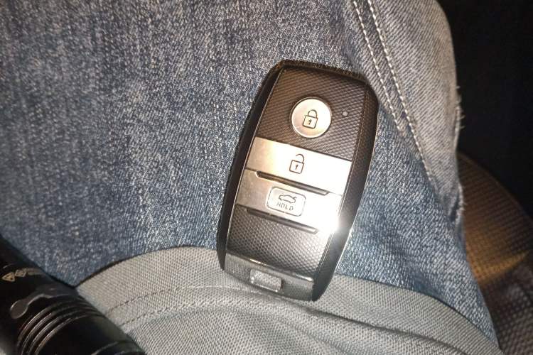 Used Kia K5 2015 2.0L Automatic LUX Vehicle Key