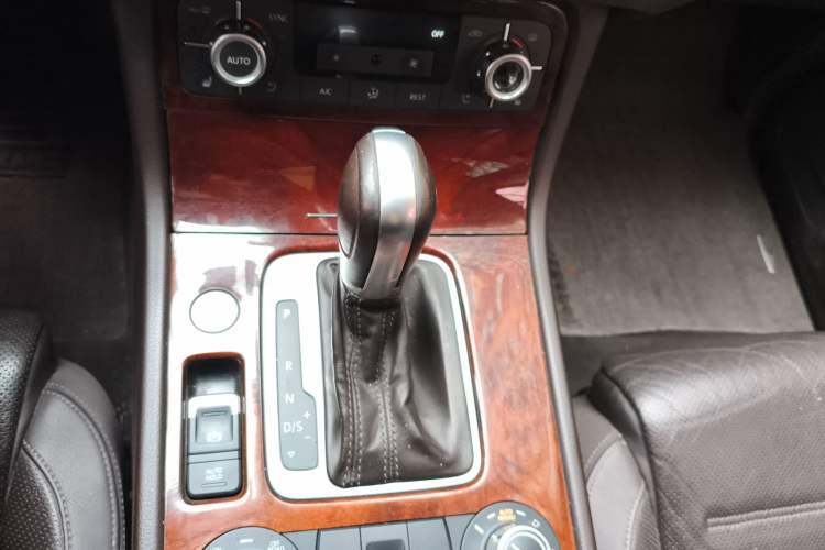 Used Volkswagen Touareg 2015 3.0 TSI Luxury Model Gear Lever