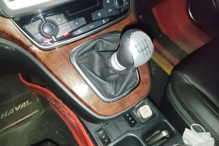 Used Haval H6 2015 Revised Version Sport Edition 1.5T Manual Transmission Two-Wheel Drive Elite Grade Gear Lever