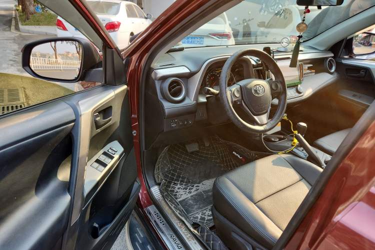 Used Toyota RAV4 2016 2.0L CVT Two-Wheel Drive Fashion Edition China V Standard