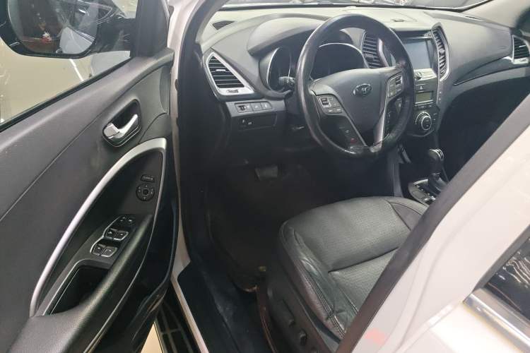 Used Hyundai Santa Fe 2013 2.4L Automatic Two-Wheel Drive Smart Version