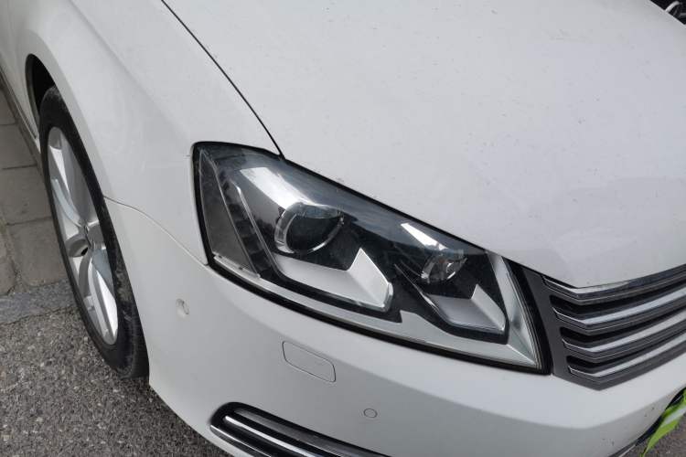 Used Volkswagen Magotan 2013 2.0 TSI Prestige Model Right Front Headlight