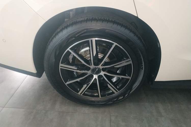 Used BYD Seal 06 New Energy 2025 DM-i Smart Drive 120KM Deluxe Model Right Rear Wheel Hub