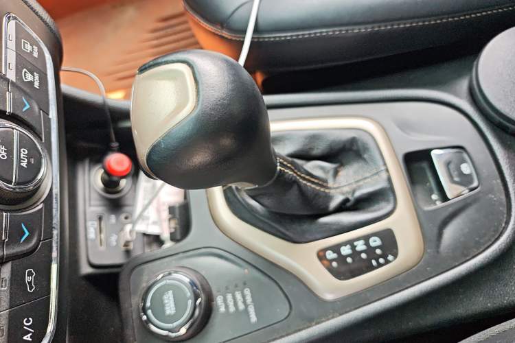 Used Jeep Cherokee 2014 2.4L Luxury Edition