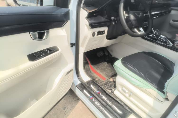 Used Wuling Asta 2022 2.0L DHT Electric-Speed Version Driver Seat