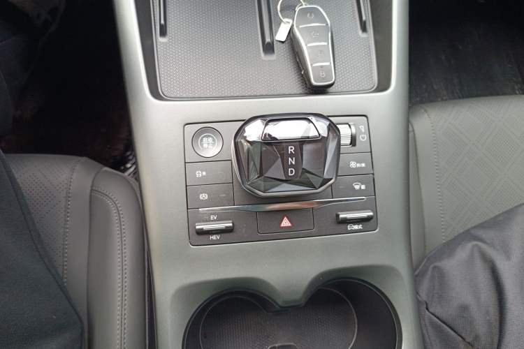 Used BYD Qin PLUS 2025 DM-i Smart Drive 55KM Leading Model Gear Lever