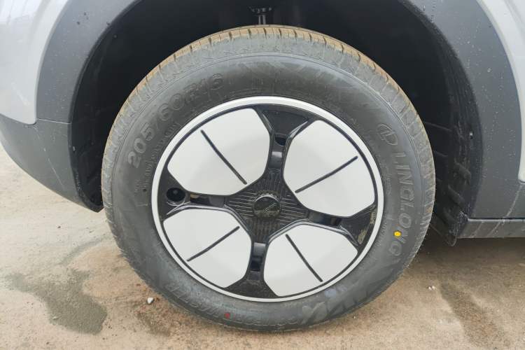 Used Geely Galaxy Geome 2026 Model 310km Youth Edition Right Rear Wheel Hub