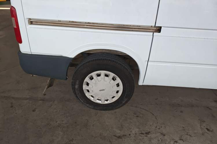 Used JMC Transit 2017 2.8T Commercial Version Short Wheelbase Mid-Roof 6/7/8-Seater JX493 Right Rear Wheel Hub