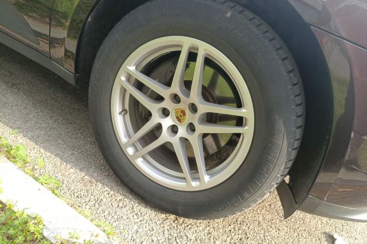 Used Porsche Macan 2018 Macan 2.0T Right Front Wheel Hub