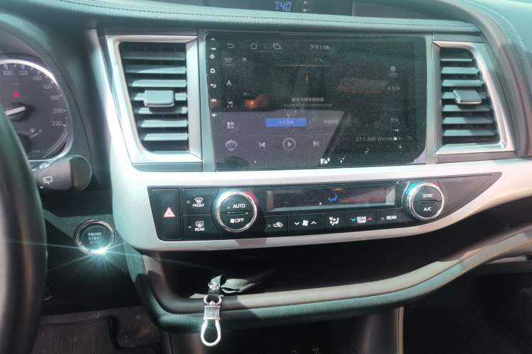 Used Toyota Highlander 2018 2.0T Four-Wheel Drive Luxury Edition 7 Seats China V Emission Standard Audio And AC Panel