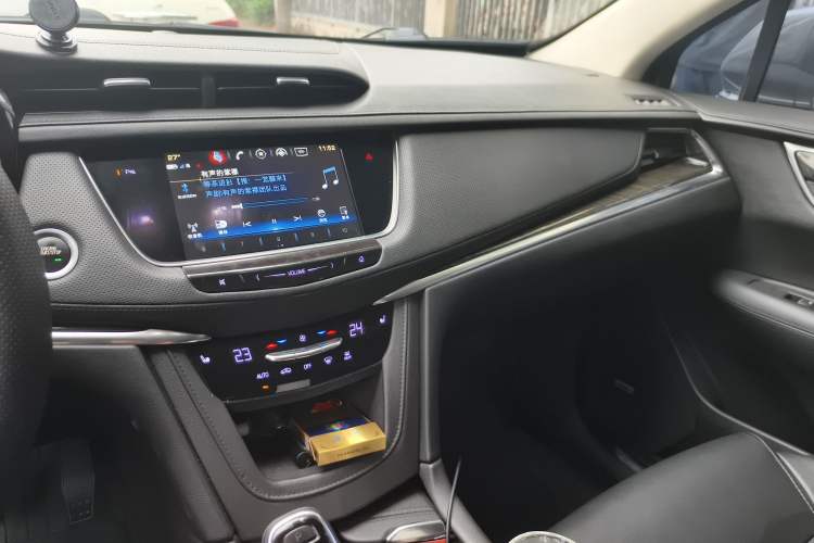 Used Cadillac XT5 2018 25T Luxury Model Audio And AC Panel
