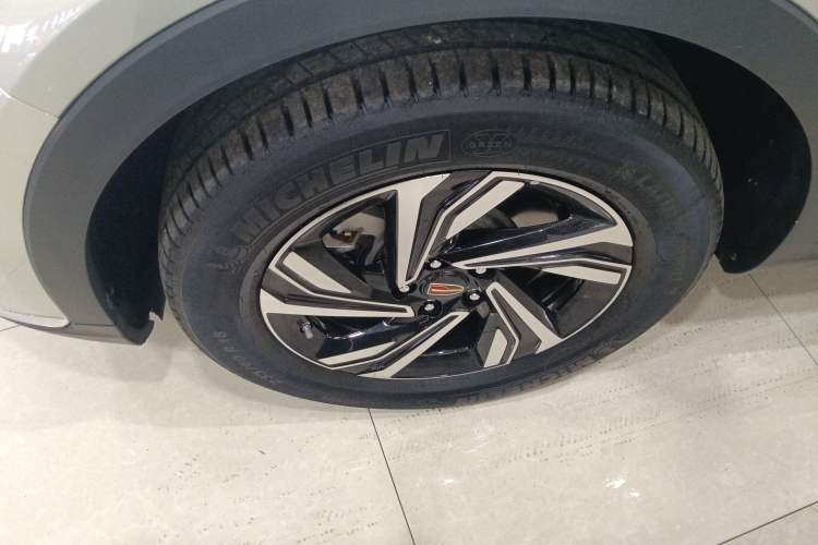 Used Hongqi HS5 2022 Revised Version 2.0T Smart Connect Flagship Edition Left Front Wheel Hub